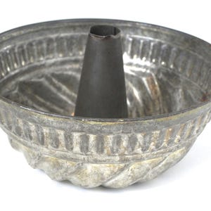 Antique Pressed Tin Metal 9.5&quot; Bundt Pan / Jello Mold / Aspic Mold with Deep Well Cone Center Early - Rustic Primitive Decor