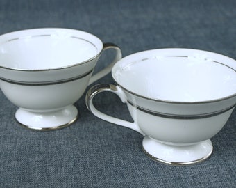 Paire de tasses à thé sur pied en porcelaine fine ARLEN, motif n° 468 « ELEGANCE - P » - Fabriquée au Japon