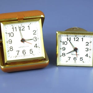 Vintage Westclox mechanische reiswekkers - set van 2 - één in koffer werkt niet - één zonder koffer en werkt!