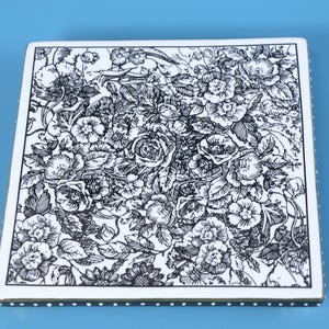 Vintage Mud PIe Company Black and White Floral Pattern Ceramic Trivet w/ Gold Feet