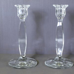Antique Pair of Heisey 9&quot; Clear Single Light Candlesticks Holders in Sanford Pattern 1912-1929 In Excellent Condition