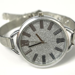 Vintage Women&#39;s Silvertone Quartz Fashion Watch - Large Round Watch with Skinny Metal Buckled Band - In Working Condition