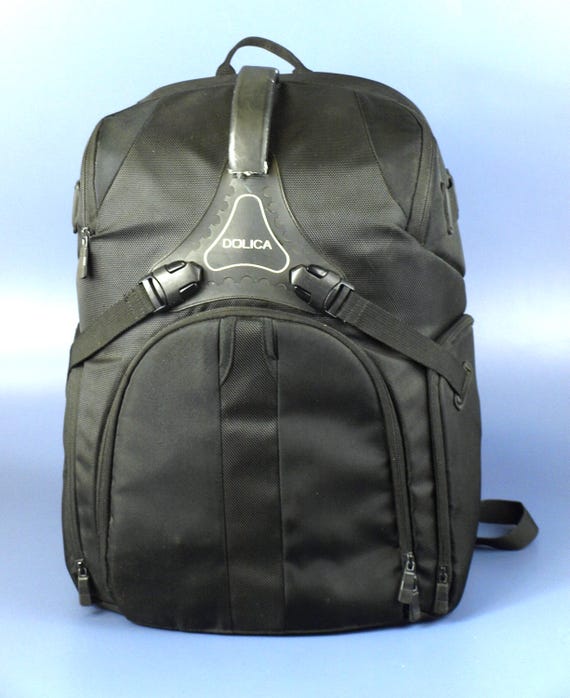 Dolica GX600B200 アルミ三脚とカメラバックパック Dolica DK-30 Black Travel Camera Backpack Large - Front Tripod
