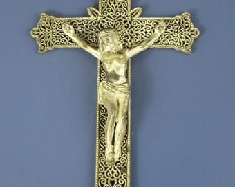 Vintage Gallo Co. of New York Goldtone Filigree Jesus Christ INRI Wall Crucifix Cross c. Mid Century 9" H x 5.5" W x 1" D Good+ Condition