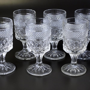 Copas de vino vintage Anchor Hocking de cristal transparente con diseño Wexford y base de clarete (juego de 6)