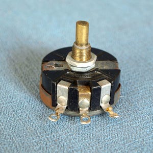 Vintage Clarostat 2500 ohm Potentiometer 140143