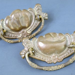 アンティークの大型真鍮製引き出し取っ手セット、1800年代中頃 - 2個セット - 中程度の緑青あり、良好な状態