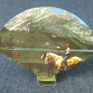 Vintage reclamekarton, 3-delig uitbreidbare handventilator met Rocky Mountain Horse-scène Brubaker&#39;s stomerij in Manheim, PA