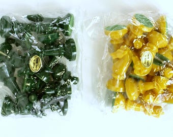 Plastic Chess Set Pieces in Green and Yellow - 32 pieces - 2&quot; Tall King & 7/8&quot; Tall Pawns - NOS unopened