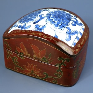 Vintage Chinese Red Lacquer and Blue & White Floral Porcelain Lid Jewelry / Trinket / Shard Box circa 1930's - Hand Painted
