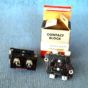 Cutler Hammer Heavy Duty 600 volts max Contact Block 10250T1 - Set of 2 never used