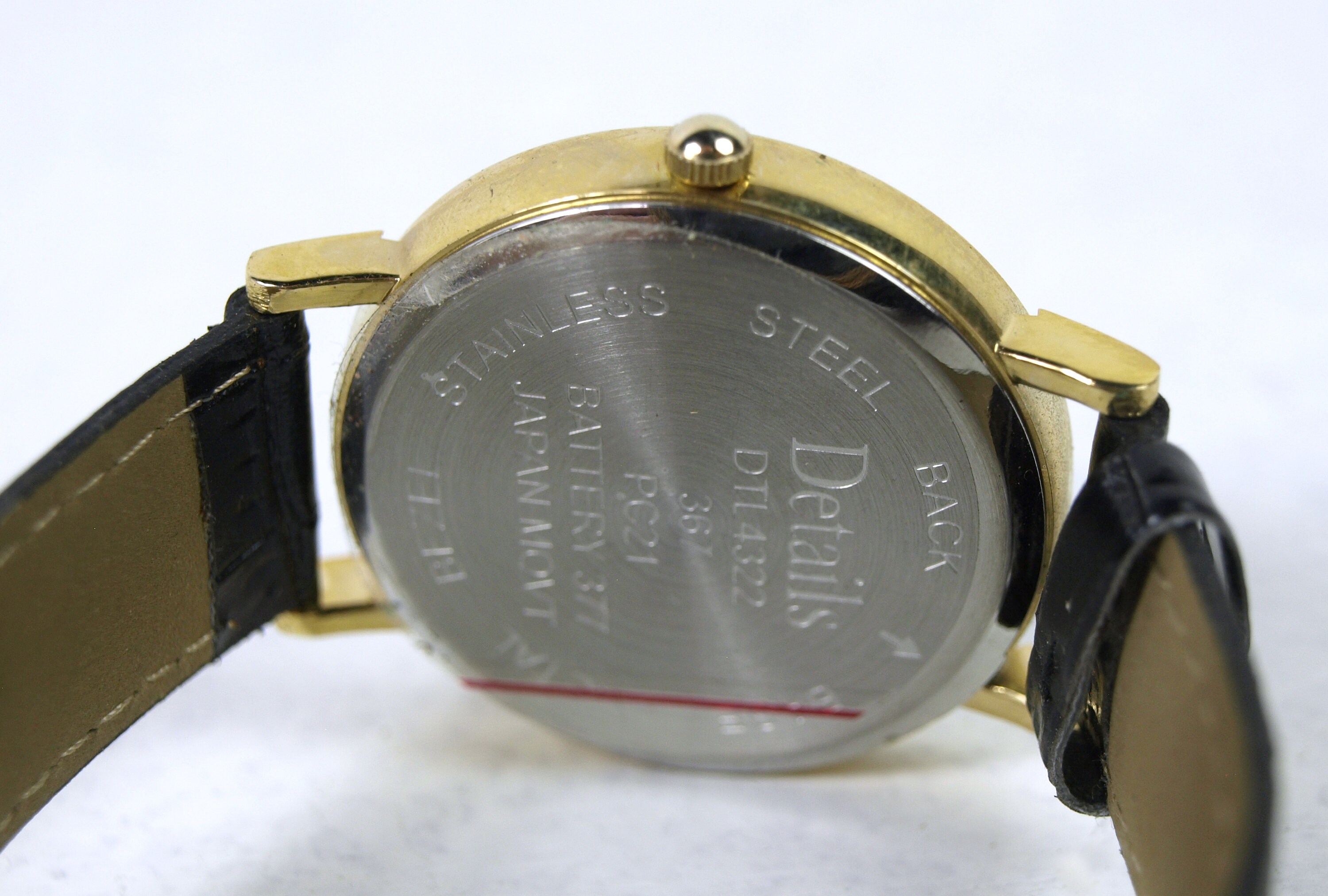 Vintage DETAILS Unisex Quartz Wrist Watch - Goldtone W Vintage DETAILS Unisex Quartz Wrist Watch - Goldtone W