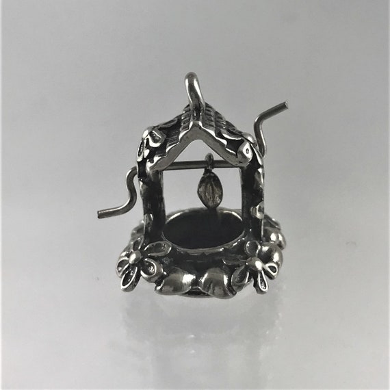Exquisite Vintage Sterling Silver Detailed Wishing Well Charm