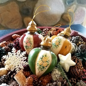 Christmas Ornaments, Paper Mache Ornaments, Folk Art Ornaments, Old Fashioned Ornaments, Red, Green, Gold Ornaments