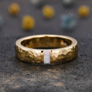 Anello da uomo in opale di fuoco bianco con taglio baguette, anello da uomo in oro giallo da 5 mm, anello da uomo in oro giallo con fascia abbinata impilabile martellata, anello retrò vintage, regalo