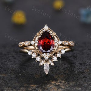 Vintage Red Garnet Engagement Ring Set,Teardrop Garnet Ring,14K Solid Gold Ring,Unique Women Moissanite Promise Ring For Her,January Gift