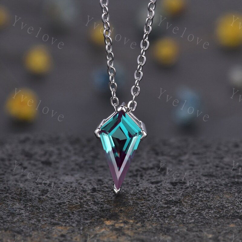 •MAIDEN KITE• amethyst + silver necklace (18