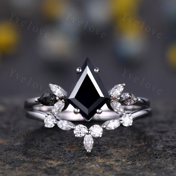 Color Blossom Ring, Yellow Gold, White Gold, Onyx And Diamonds - Jewelry -  Categories