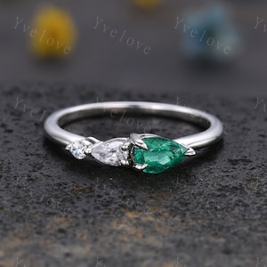 Vintage Natural Emerald Ring Engagement Ring,Pear Cut Gems,Art Deco Moissanite Wedding Band,3 Stone Unique Women Bridal Promise Ring Gift