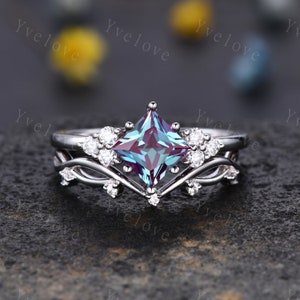 Bague en alexandrite en forme de princesse rétro, ensemble de bagues en argent sterling vintage, bague de fiançailles unique, bague de promesse, cadeau de bague d’anniversaire pour elle