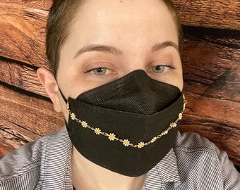 Daisy Face Mask Chain Accessory