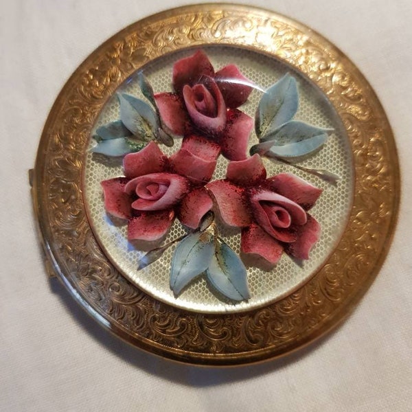 Vintage Reverse Carved Lucite Powder Compact with Roses,  Lucite Powder Compact, Vintage Kigu Powder Compact, Floral Compact c1950s (M)