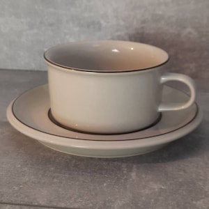 ARABIA Fennica tea cup and saucer. Finnish Design by Ulla Procopé, Richard Lindh. Scandinavian Mid Century Pottery by ARABIA.
