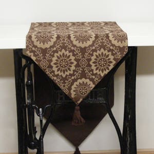 Scandinavian vintage  table runner with pointed ends and tassels