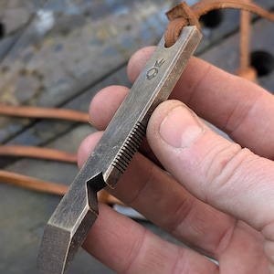 Dead King every day carry pry bar/bottle opener in brass. 100mm