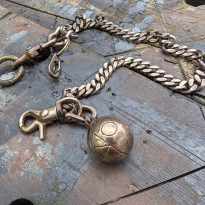 Cadena de latón para billetera de uso diario. Chain Chomp