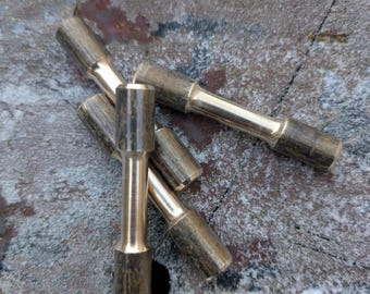 El Rey Muerto lleva rodillo de nudillos todos los días. PH Bronce