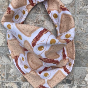 Bacon, ägg och rostat bröd, frukostmat, orange, vändbar flanellbomullsbandana/halsduk för husdjur