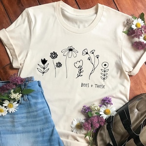 Chemise fleurs sauvages, t-shirt abeille, chemise à fleurs pour femme, cadeau pour amoureux de la nature, chemise abeille, t-shirt à fleurs graphiques, t-shirt nature pour femme image 1