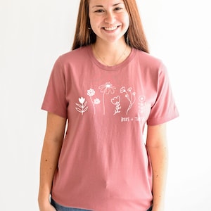 Chemise fleurs sauvages, t-shirt abeille, chemise à fleurs pour femme, cadeau pour amoureux de la nature, chemise abeille, t-shirt à fleurs graphiques, t-shirt nature pour femme Mauve