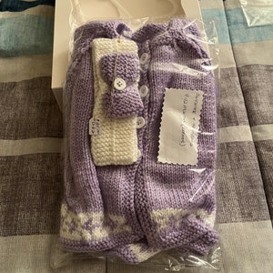 Pullover und Mütze für Kleinkinder