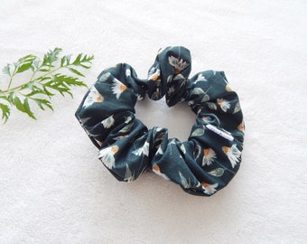 Solid elastic scrunchie hair accessory made of cotton daisy flower patterns green background