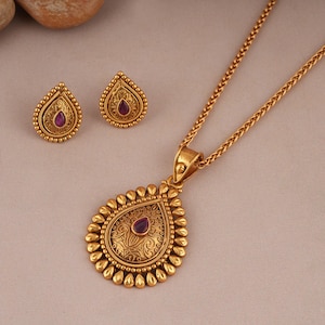 Indian pendant set , Traditional jewellery, Indian jewellery, Gold pendant set
