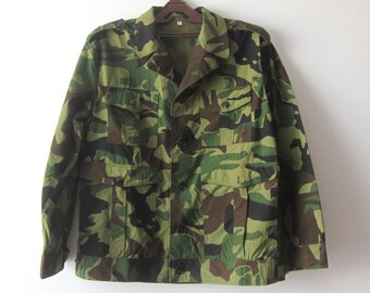 Vintage verde uniforme militar camisa manga larga botón hasta hipster carga camuflaje camisa tamaño medio ejército chaqueta delgada