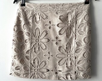 Mini falda de encaje beige Falda de encaje de mango Mini falda de encaje de flores Falda de fiesta sexy de verano Mini falda de tamaño pequeño con cierre de cremallera