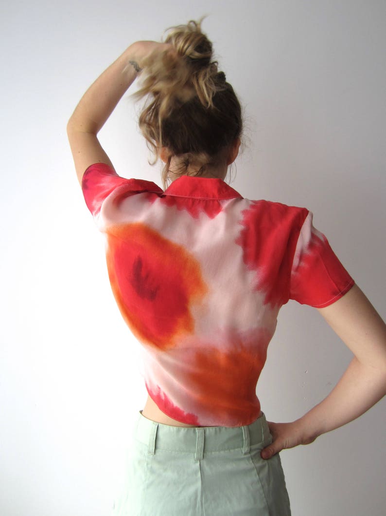 Vintage Women/'s Midriff Shirt Short Sleeve Button Up Batik Shirt Summer Festival Blouse Cropped Tie Shirt Size Medium Cupro Shirt