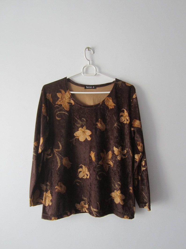 Vintage Brown Patterned Velvet Blouse Long Sleeve Velvet Top Grandma Lily Print Velvet Shirt Medium Size Women Comfortable Velour Sweater