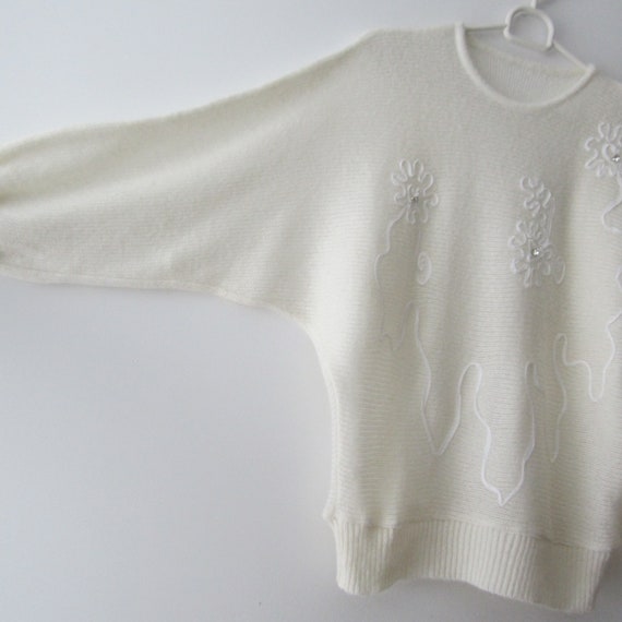 Vintage Ivory White Knitted Sweater Embroidered F… - image 2