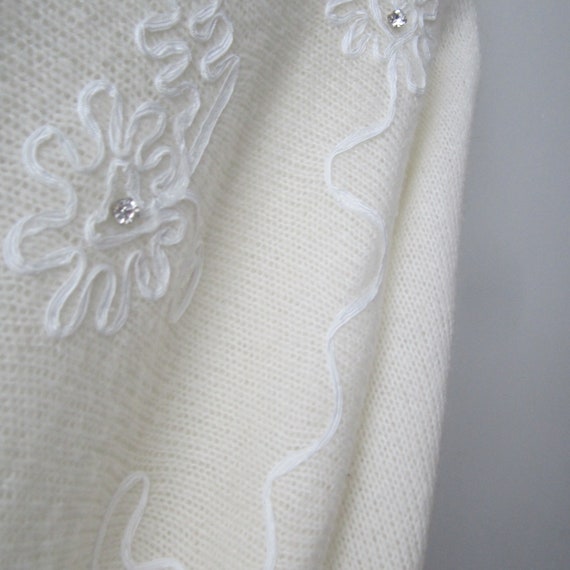 Vintage Ivory White Knitted Sweater Embroidered F… - image 3
