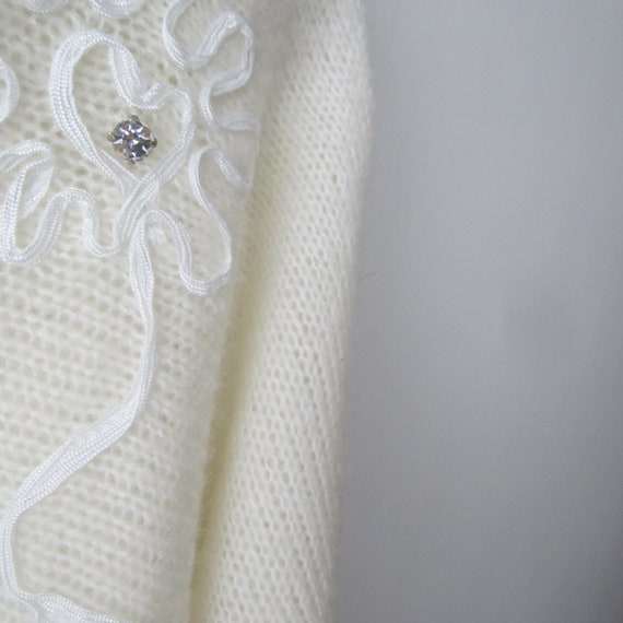 Vintage Ivory White Knitted Sweater Embroidered F… - image 4