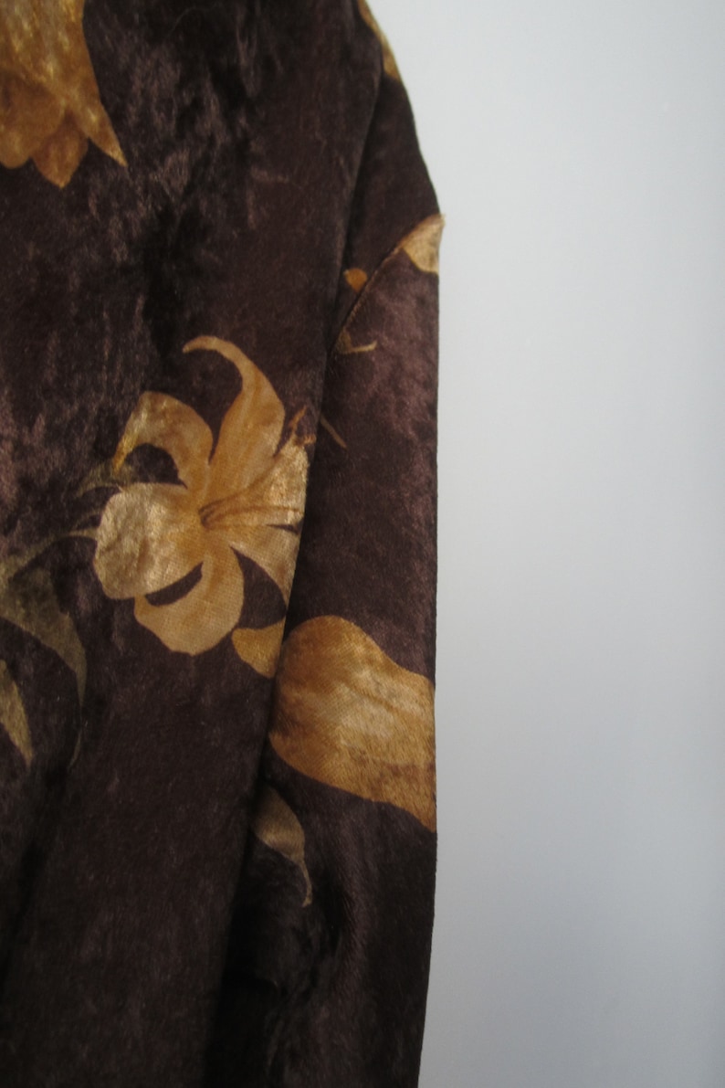Vintage Brown Patterned Velvet Blouse Long Sleeve Velvet Top Grandma Lily Print Velvet Shirt Medium Size Women Comfortable Velour Sweater