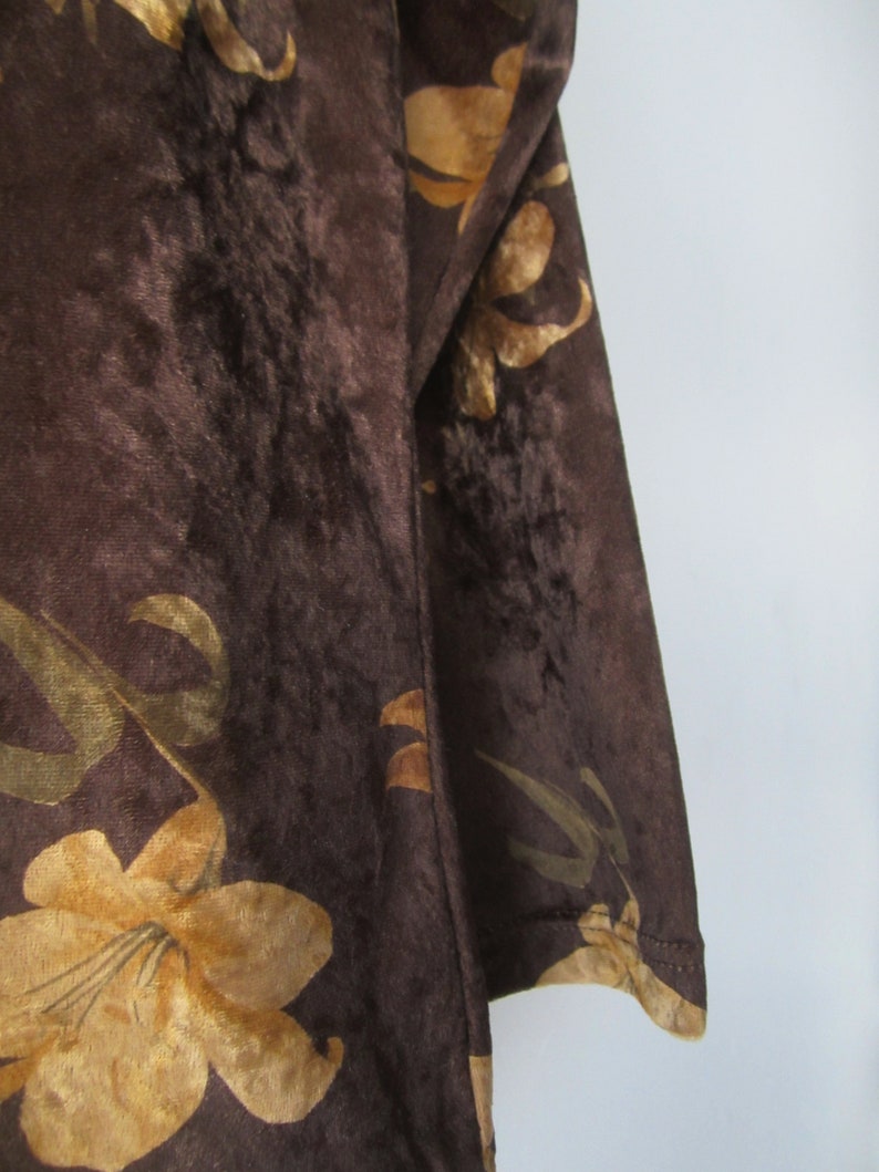 Vintage Brown Patterned Velvet Blouse Long Sleeve Velvet Top Grandma Lily Print Velvet Shirt Medium Size Women Comfortable Velour Sweater