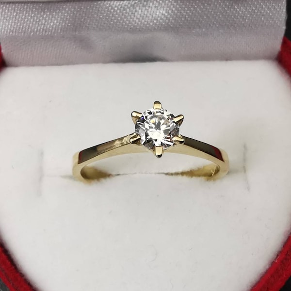 Engagement ring in 14k, 18k, silver 925, 4mm round solitaire ring . Promise ring in gold and silver