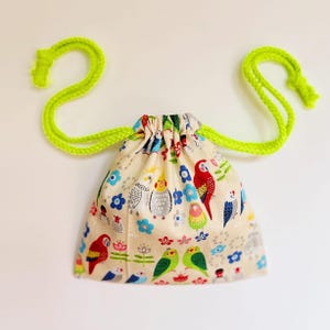 Graziosa piccola pochette in corda, borsa da toilette con stampa di pappagallo, piccola pochette per il trucco da viaggio, mini pochette, custodia multiuso estetica per regali da donna
