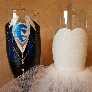 Personalized College - Themed Bride & Groom Toasting Glasses – Celebrate Love and School Spirit