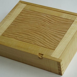 Handgeschnitzte Andenken Schmuckbox Ahorn